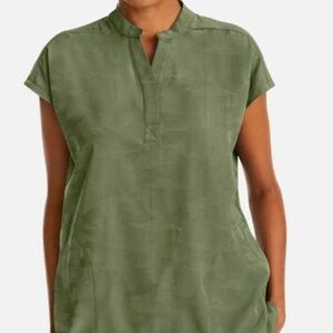 Healing hands purple label camo top in Olive - size XS